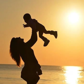 Anneler Günü: Sevgi ve Fedakarlığın Sonsuz Yolculuğu
